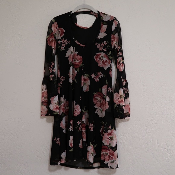 Dresses & Skirts - Bell Sleeve Mini Dress - Size Medium